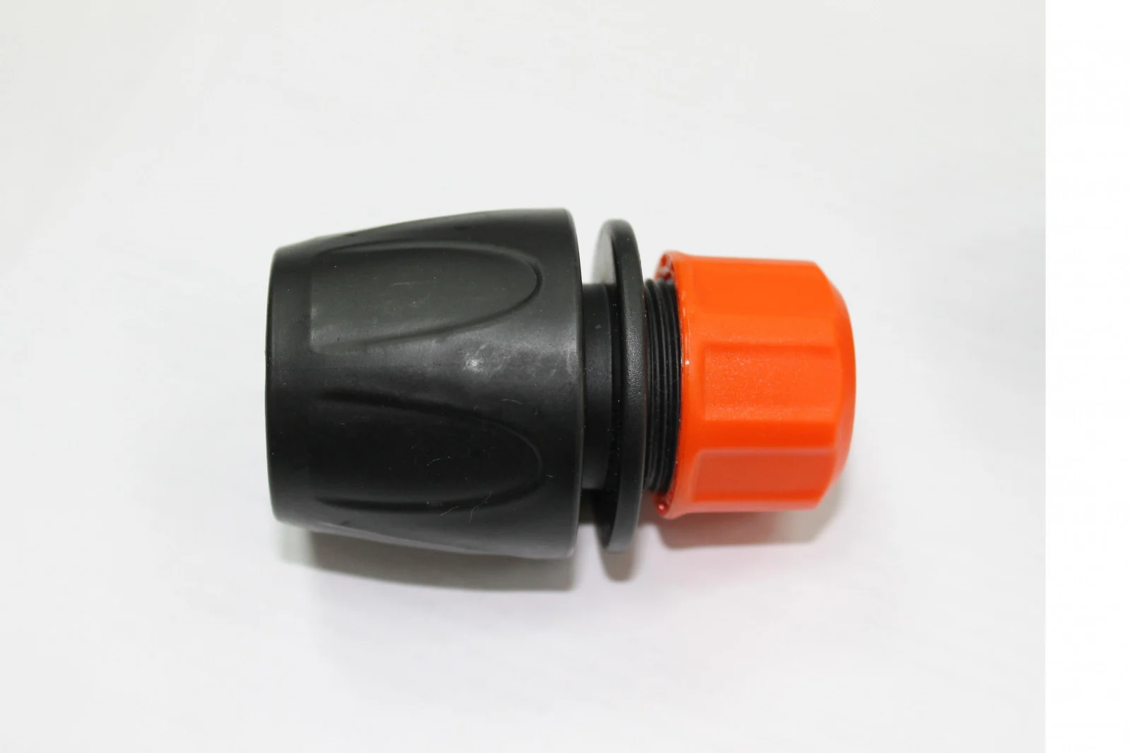 Коннектор пластиковый "ЖУК" 1/2" 1 Коннектор пластиковый "ЖУК" 1/2"